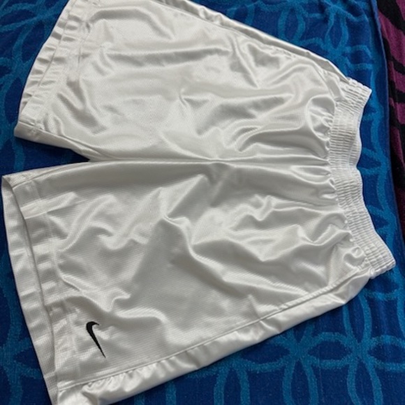 Nike mens athletic shorts, lightweight nylon, drawstring, great condition,no tag - Picture 11 of 12